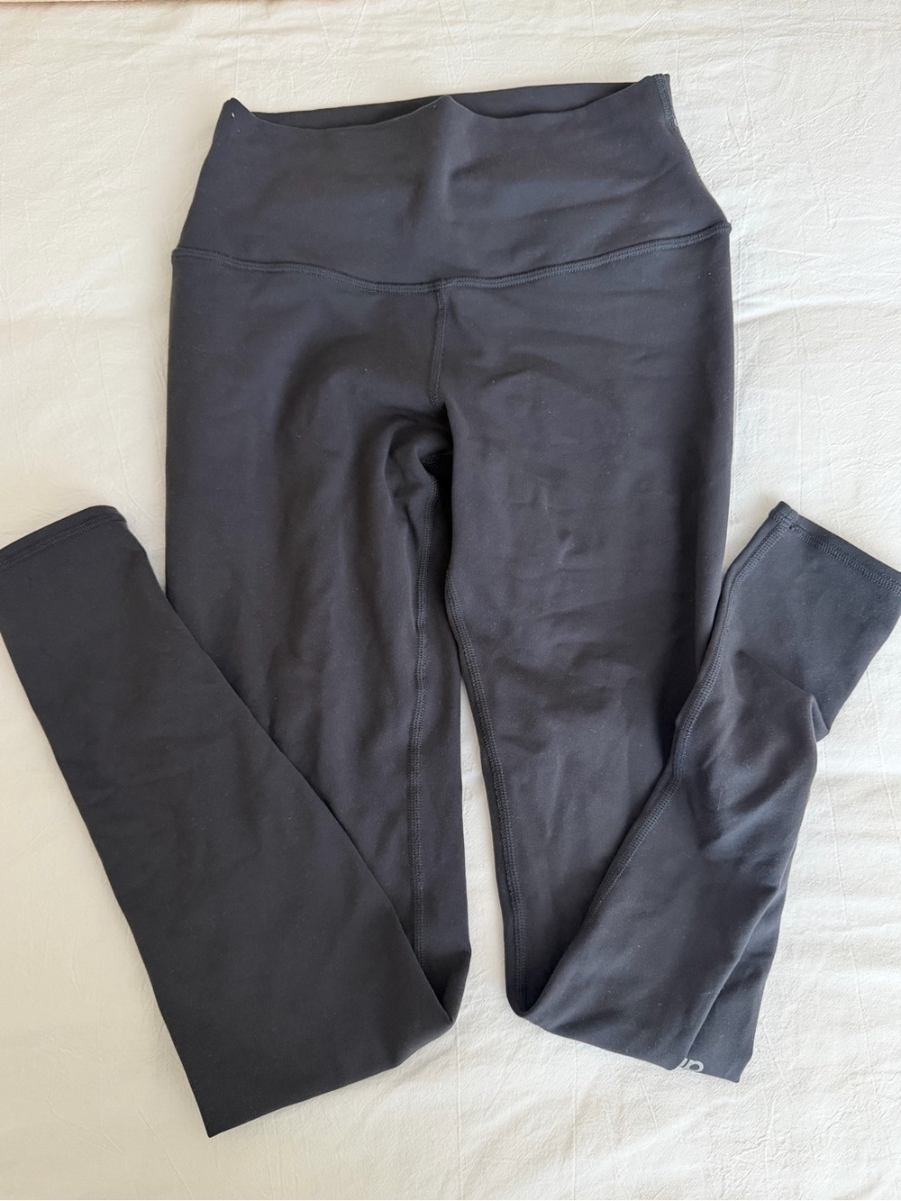 Alo Dark Grey Leggings - Sleek Stretch Performance Bottoms - Picture 3 of 5